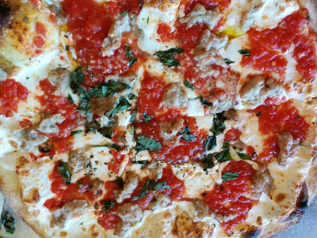 Salvatores Coal Oven Pizzeria | restaurant | 124 Shore Rd, Port Washington, NY 11050, USA | 5168838457 OR +1 516-883-8457