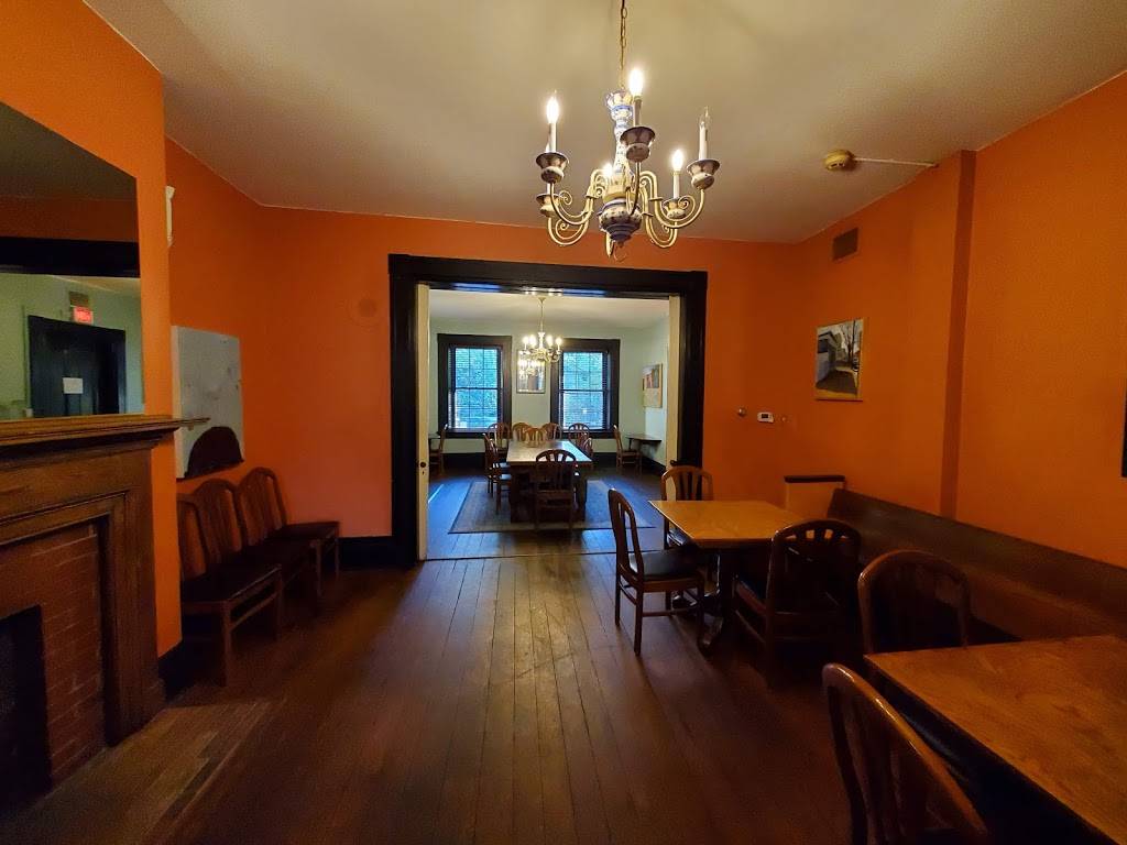 Patrick Henrys Pub & Grille | restaurant | 2300 E Broad St, Richmond, VA 23223, USA | 8046444242 OR +1 804-644-4242