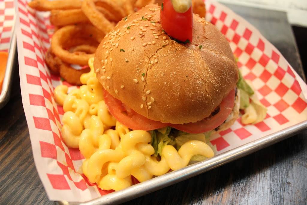 The Social House | restaurant | 435 N Alafaya Trail, Orlando, FL 32828, USA | 4079069001 OR +1 407-906-9001