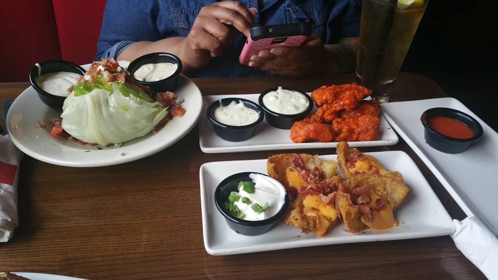 TGI Fridays | restaurant | 6640 Richmond Hwy, Alexandria, VA 22306, USA | 7037170690 OR +1 703-717-0690