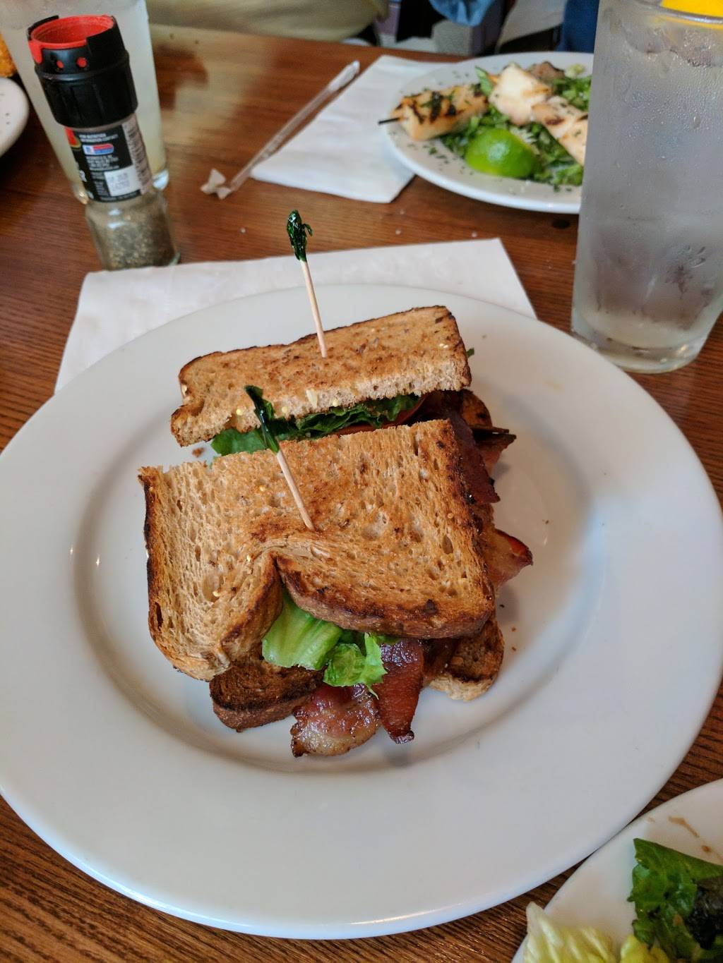 The Breezeway Restaurant & Bar | restaurant | 112 E 1st St, Sanford, FL 32771, USA | 4078781284 OR +1 407-878-1284