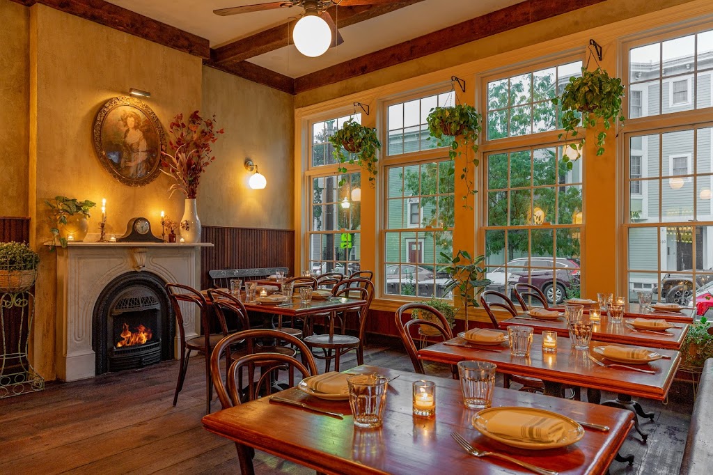 Waverly Kitchen & Bar Charlestown | restaurant | 231 Bunker Hill St, Charlestown, MA 02129, USA | 6173806500 OR +1 617-380-6500