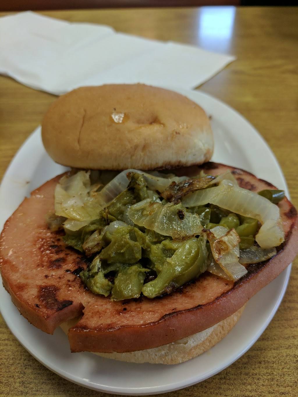 Louies Texas Red Hots | restaurant | 4890 Transit Rd, Depew, NY 14043, USA | 7166683796 OR +1 716-668-3796