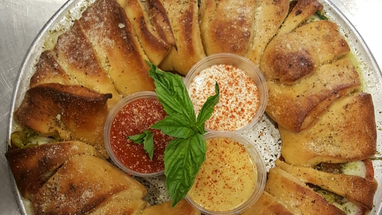 Mellow Mushroom | meal takeaway | 11770 Haynes Bridge Rd, Alpharetta, GA 30009, USA | 7706633812 OR +1 770-663-3812