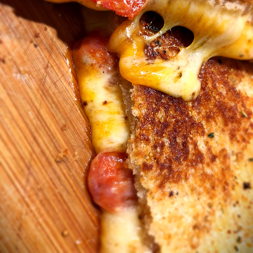 Cheesy Bob Grilled Cheese | restaurant | 1611 N Pine St, Florence, AL 35630, USA | 2567125179 OR +1 256-712-5179