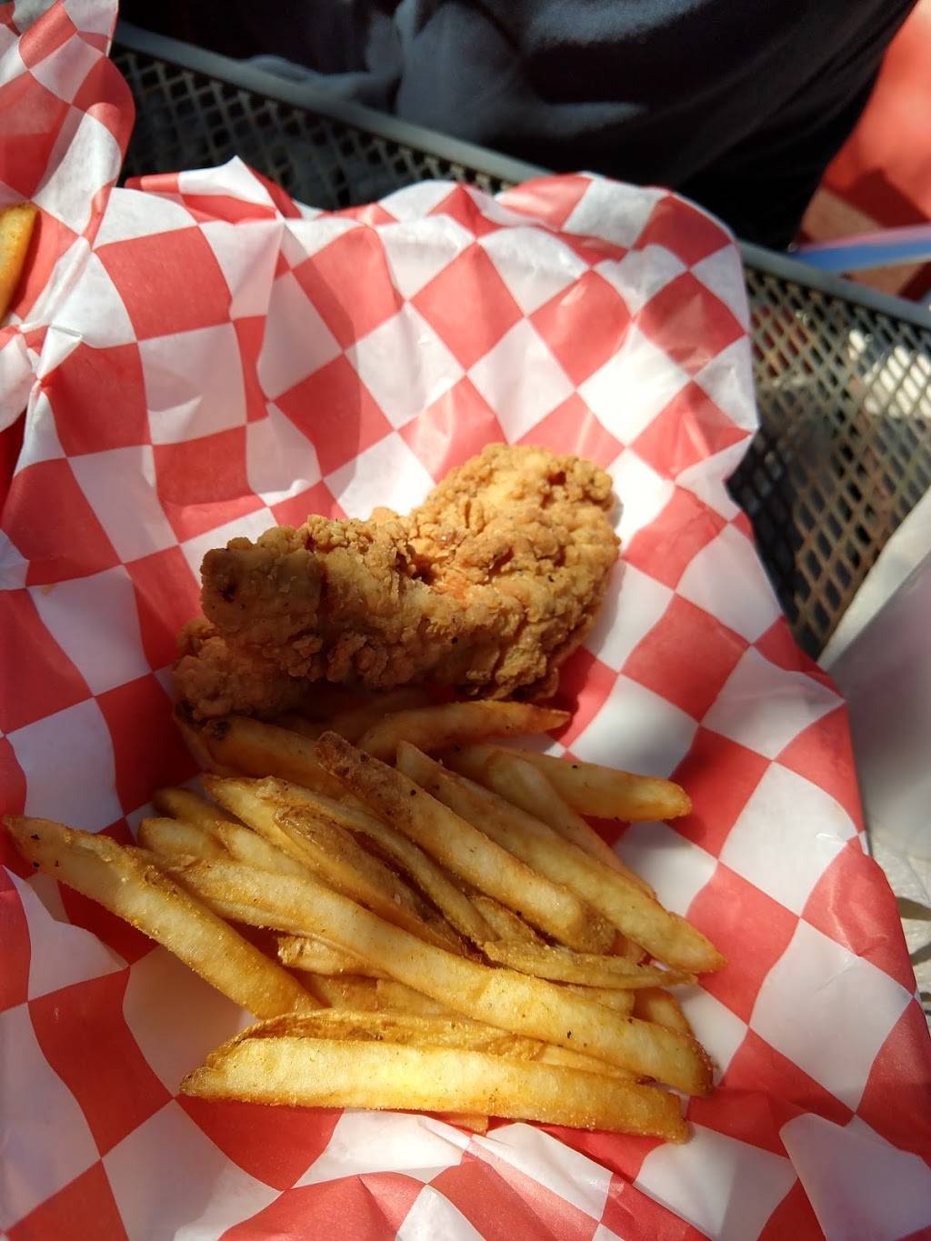 The 4 Way Bar & Grill | restaurant | 9742 FM1283, Lakehills, TX 78063, USA | 8307513400 OR +1 830-751-3400