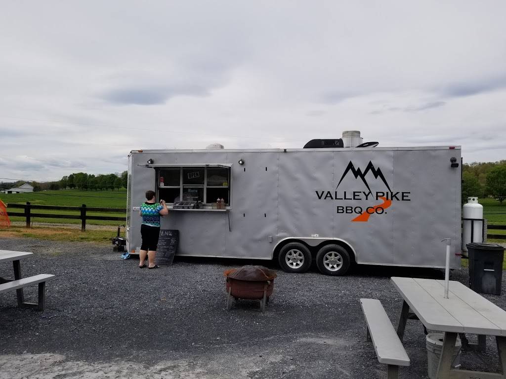 Valley Pike BBQ Co. | restaurant | 3494 Lee Hwy, Weyers Cave, VA 24486, USA | 5409290249 OR +1 540-929-0249