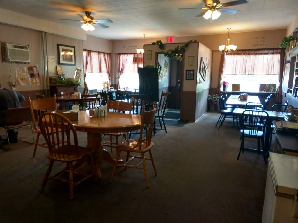 Boomers Cosy Restaurant | restaurant | 14 Clinton St S, Teeswater, ON N0G 2S0, Canada | 5193926888 OR +1 519-392-6888