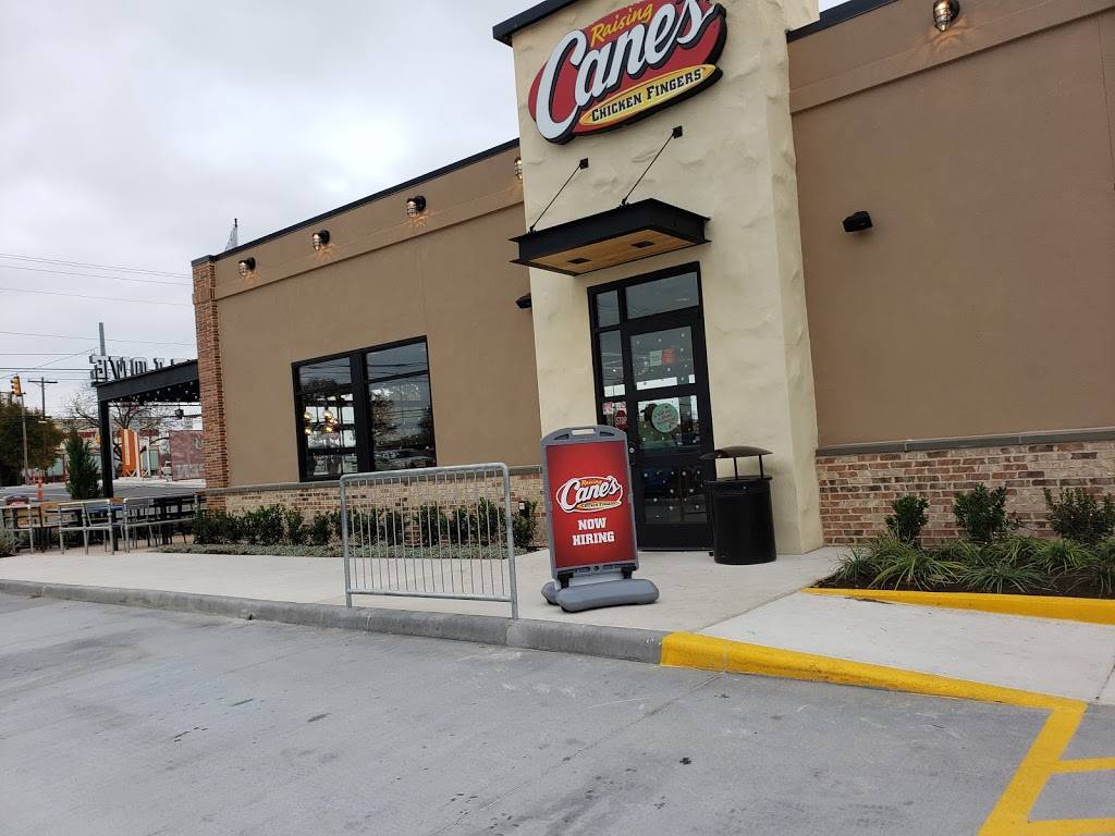 Raising Canes Chicken Fingers | meal takeaway | 1201 Junction Hwy, Kerrville, TX 78028, USA | 8302573974 OR +1 830-257-3974