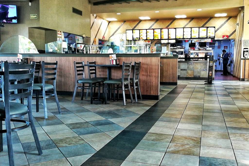 Carls Jr | restaurant | Int. 40, Paseo Ensenada 502, Playas, Playas Coronado, 22000 Tijuana, B.C., Mexico | 016641163089 OR +52 664 116 3089