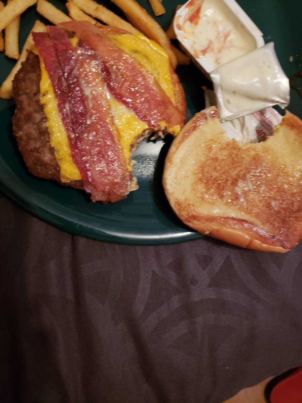 Jack in the Box | restaurant | 2709 Reed Rd, Houston, TX 77051, USA | 7132640832 OR +1 713-264-0832