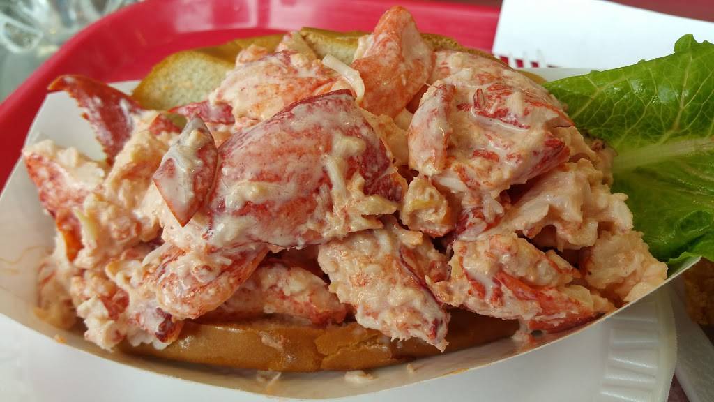 Lobster Hut | restaurant | 25 Town Wharf, Plymouth, MA 02360, USA | 5087462270 OR +1 508-746-2270