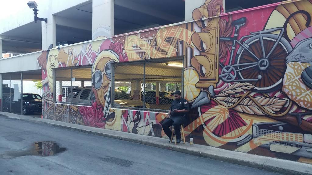 Charlie Vergos Rendezvous | restaurant | 52 S 2nd St, Memphis, TN 38103, USA | 9015232746 OR +1 901-523-2746