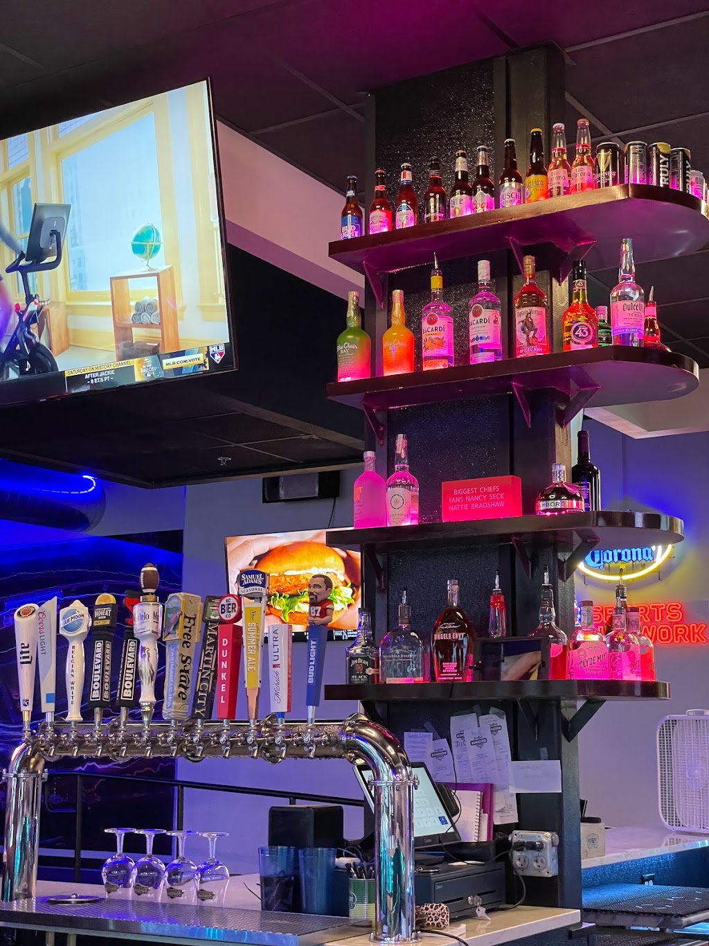 The Kingdom Bar and Grille | restaurant | 12655 Antioch Rd, Overland Park, KS 66213, USA | 9132837757 OR +1 913-283-7757