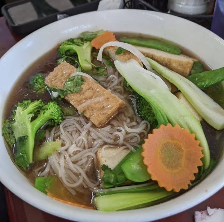 Pho 515 | restaurant | 801 University Ave, Des Moines, IA 50314, USA | 5152432434 OR +1 515-243-2434