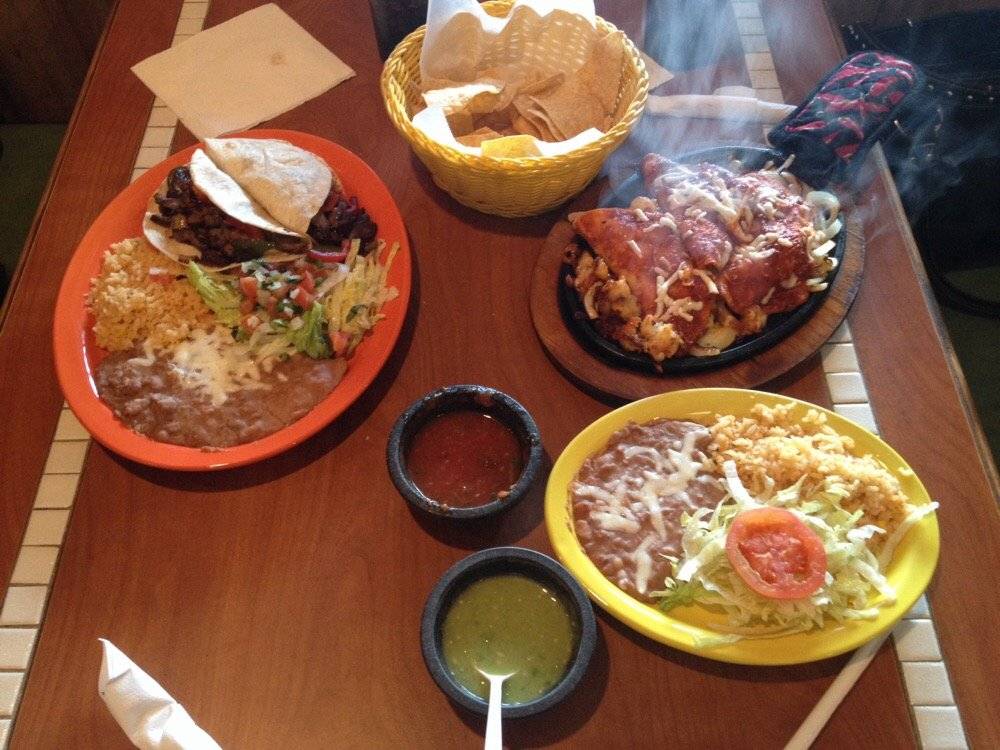 Los Laureles | restaurant | 1518 E Grand Ave, Des Moines, IA 50316, USA | 5152652200 OR +1 515-265-2200