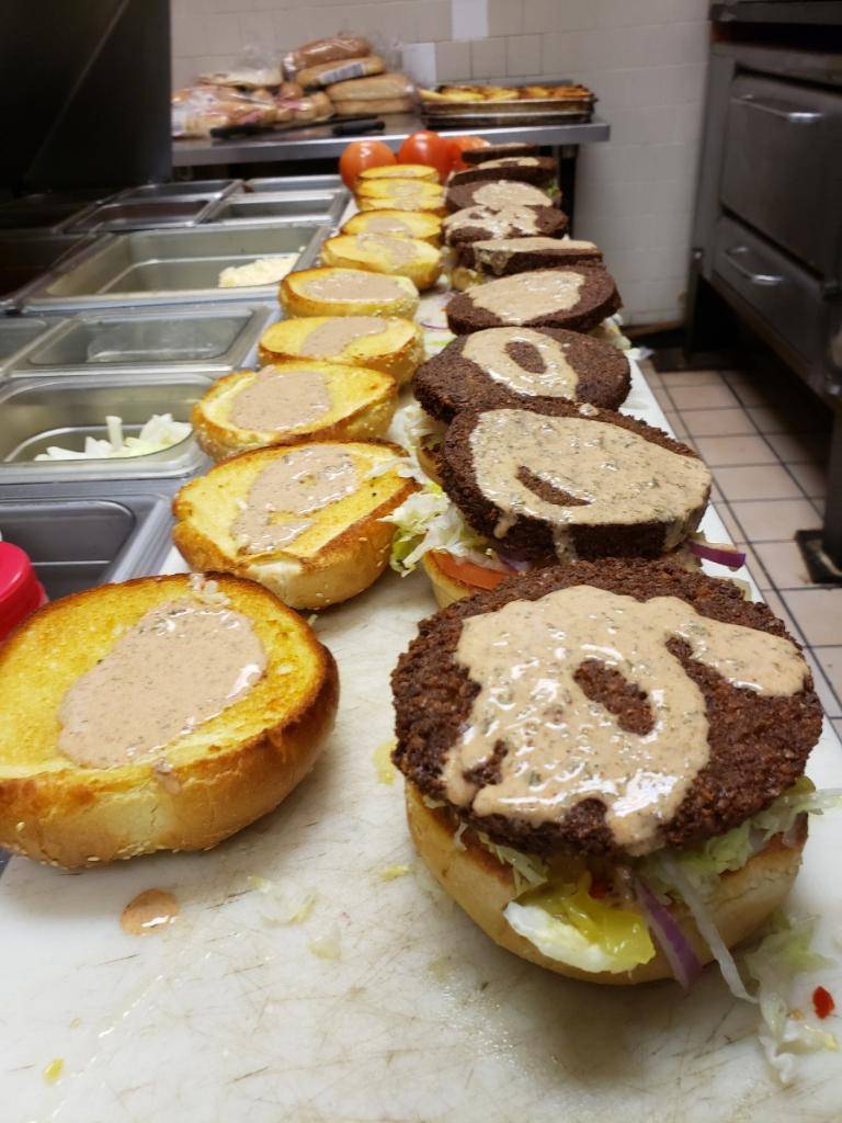 Saras Pizza Palace | restaurant | 424 N Franklin St #3, Holbrook, MA 02343, USA | 7819630351 OR +1 781-963-0351