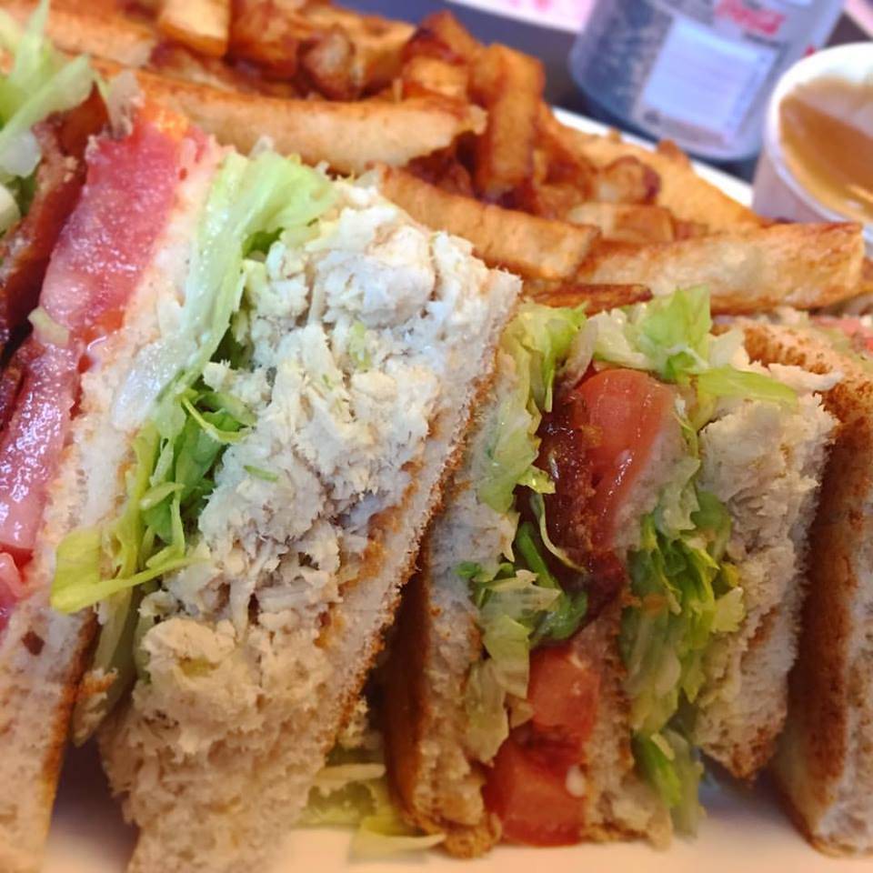 Johnny Restaurant | restaurant | 603 Rue Saint Georges, Saint-Jérôme, QC J7Z 5B7, Canada | 4504361339 OR +1 450-436-1339