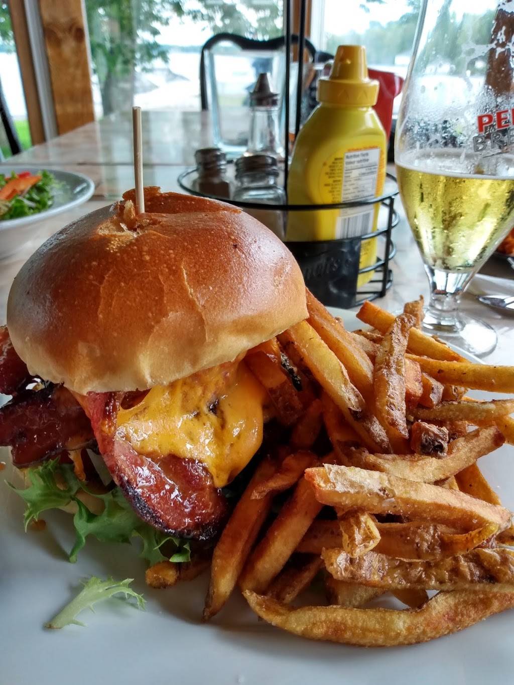 CCs on the Rideau | restaurant | 1030 Rideau Ferry Rd, Perth, ON K7H 3C7, Canada | 6132676060 OR +1 613-267-6060