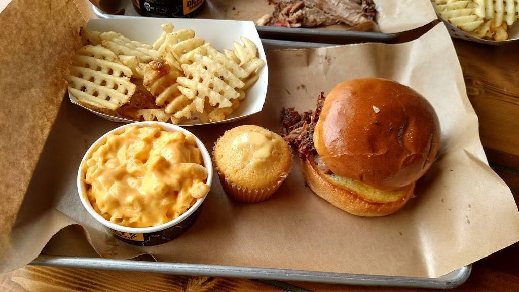 Dickeys Barbecue Pit | restaurant | 380 E Division St NE, Rockford, MI 49341, USA | 6169517111 OR +1 616-951-7111