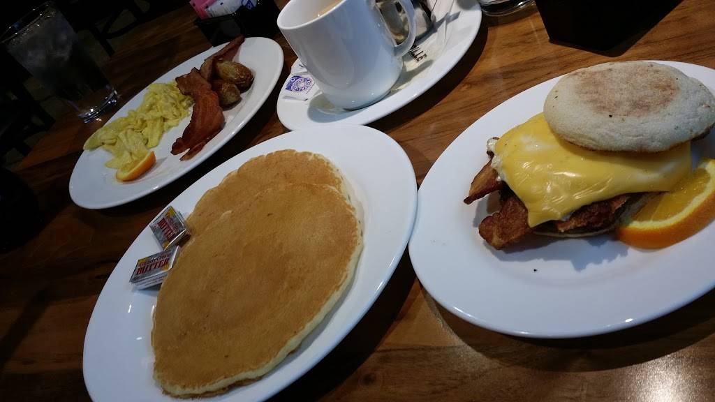 Hy-Vee Market Grille | restaurant | 1843 Johnson Ave NW, Cedar Rapids, IA 52405, USA | 3193651937 OR +1 319-365-1937