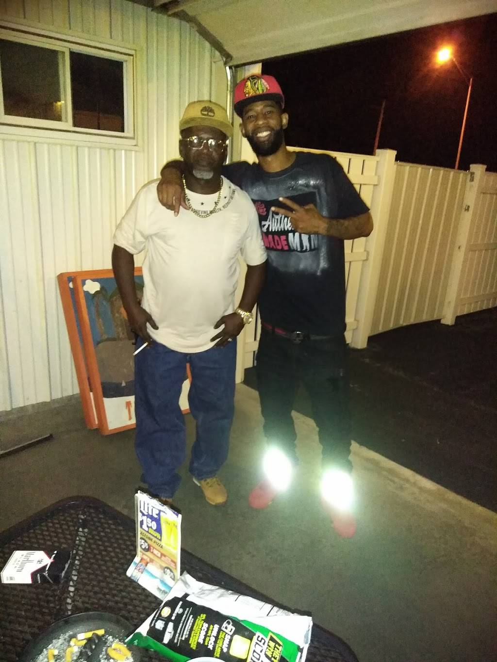 T & T Tavern | restaurant | 101 N Century Blvd, Rantoul, IL 61866, USA | 2178939531 OR +1 217-893-9531