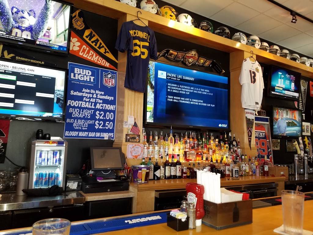 Coachs Corner | restaurant | 100 Purcellville Gateway Dr A, Purcellville, VA 20132, USA | 5404417456 OR +1 540-441-7456