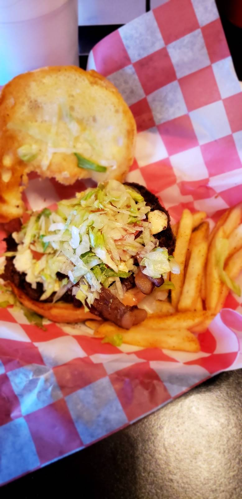 Mad Macks Burger | restaurant | 2933 Roosevelt Ave, San Antonio, TX 78214, USA | 2109221500 OR +1 210-922-1500