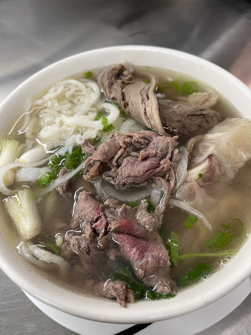 Saigon Brothers | restaurant | 21833 Ventura Blvd, Woodland Hills, CA 91364, USA | 8188359408 OR +1 818-835-9408