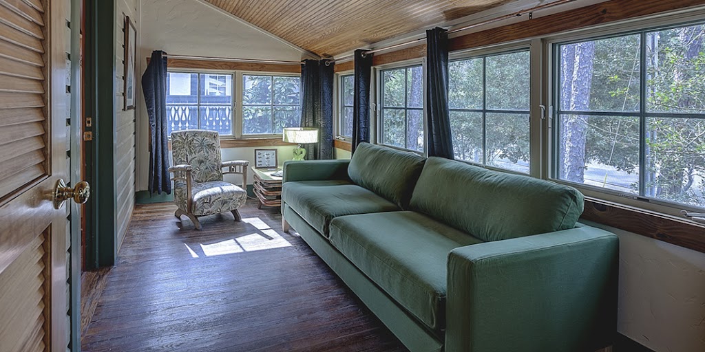 Hibiscus Coffee & Guesthouse | cafe | 85 Defuniak St, Santa Rosa Beach, FL 32459, USA | 8502312733 OR +1 850-231-2733