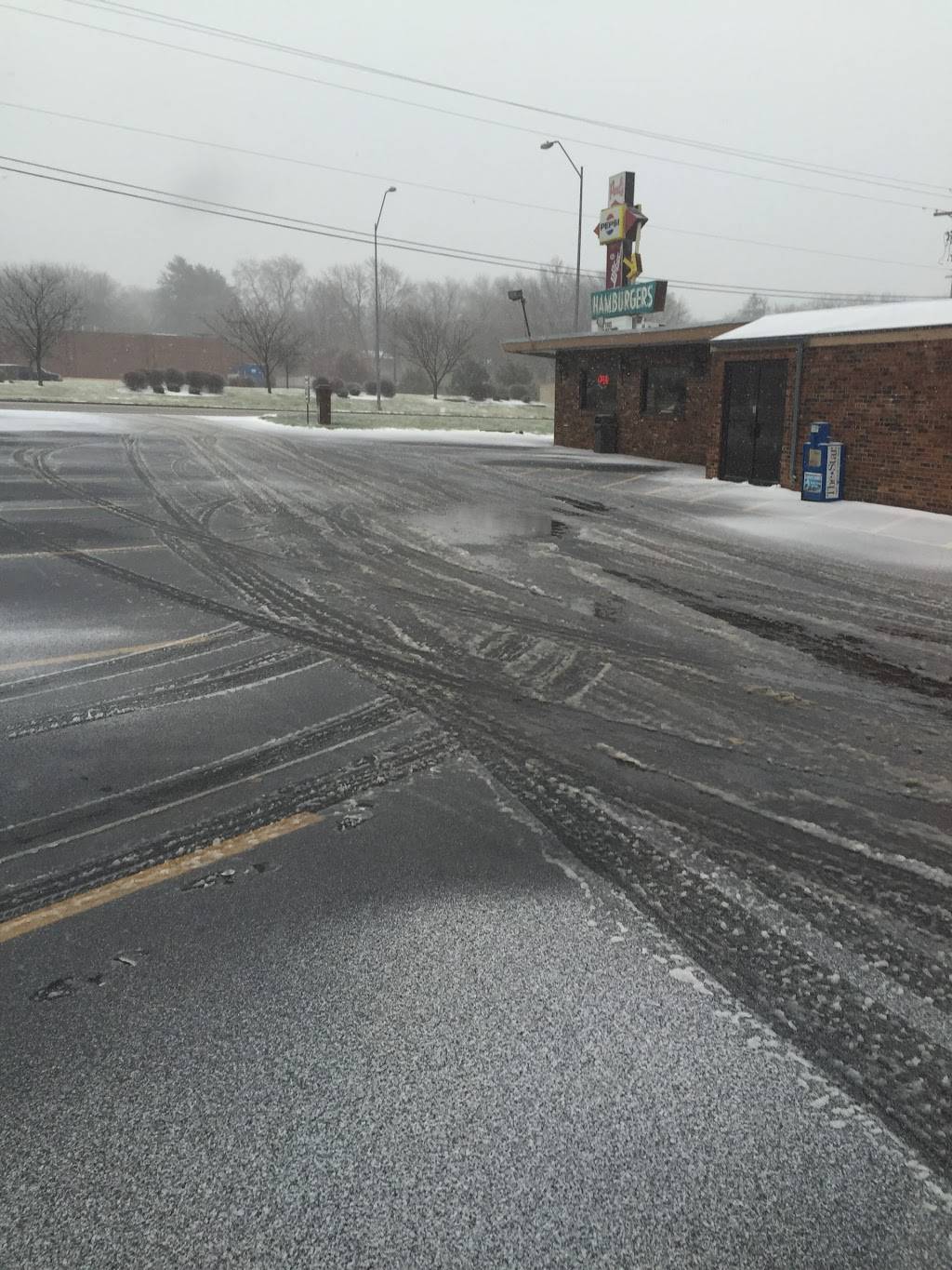 Pauls Drive In | restaurant | 10424 Blue Ridge Blvd, Kansas City, MO 64134, USA | 8167615700 OR +1 816-761-5700