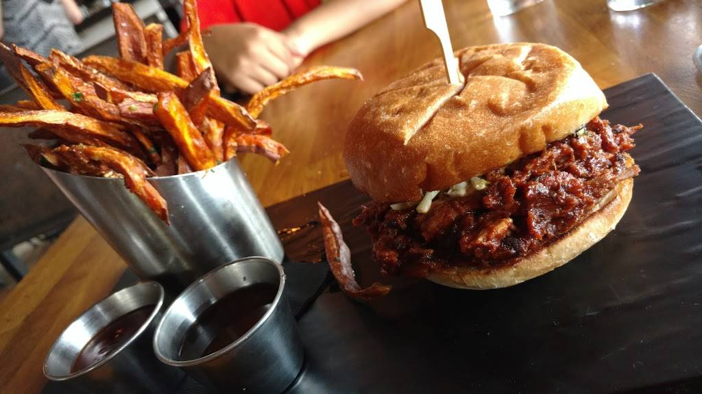 Priority Public House | restaurant | 576 N Coast Hwy 101, Encinitas, CA 92024, USA | 7602301999 OR +1 760-230-1999