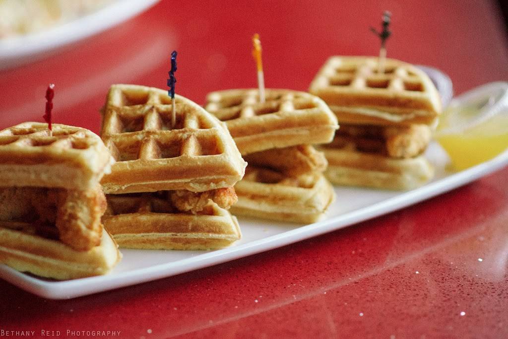 Growlers | restaurant | 1911 Poplar Ave, Memphis, TN 38104, USA | 9012447904 OR +1 901-244-7904