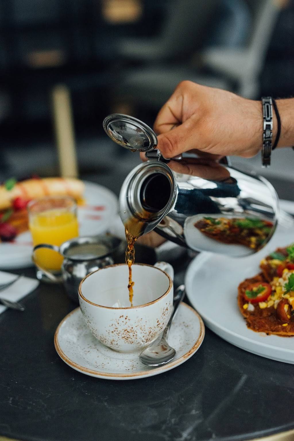 Restaurant Semaphore | restaurant | 705 Avenue Michel Jasmin, Dorval, QC H9P 1B8, Canada | 5146314811 OR +1 514-631-4811