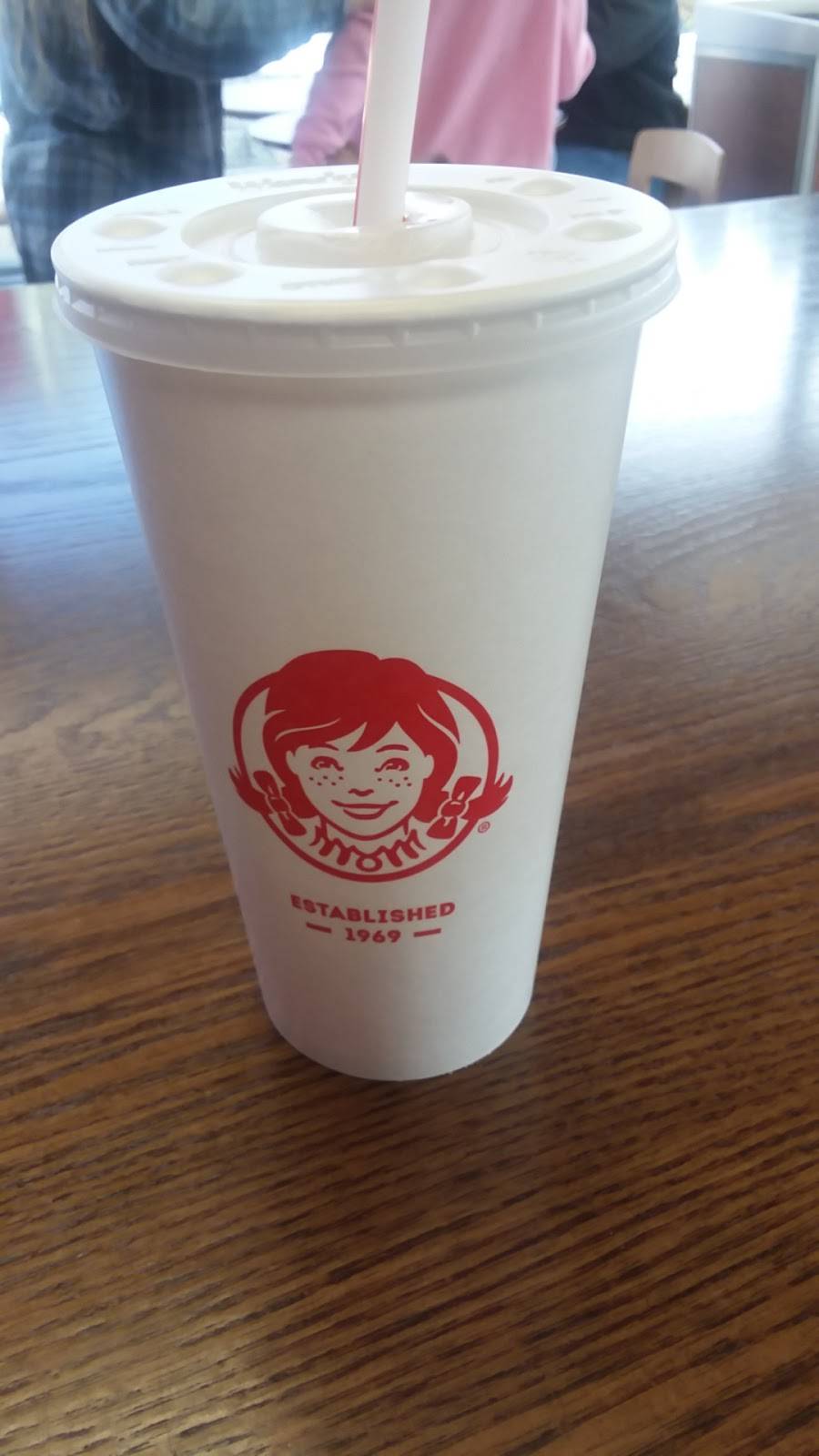 Wendys | restaurant | 1 Red Oaks Shopping Center, Ronceverte, WV 24970, USA | 3046452304 OR +1 304-645-2304