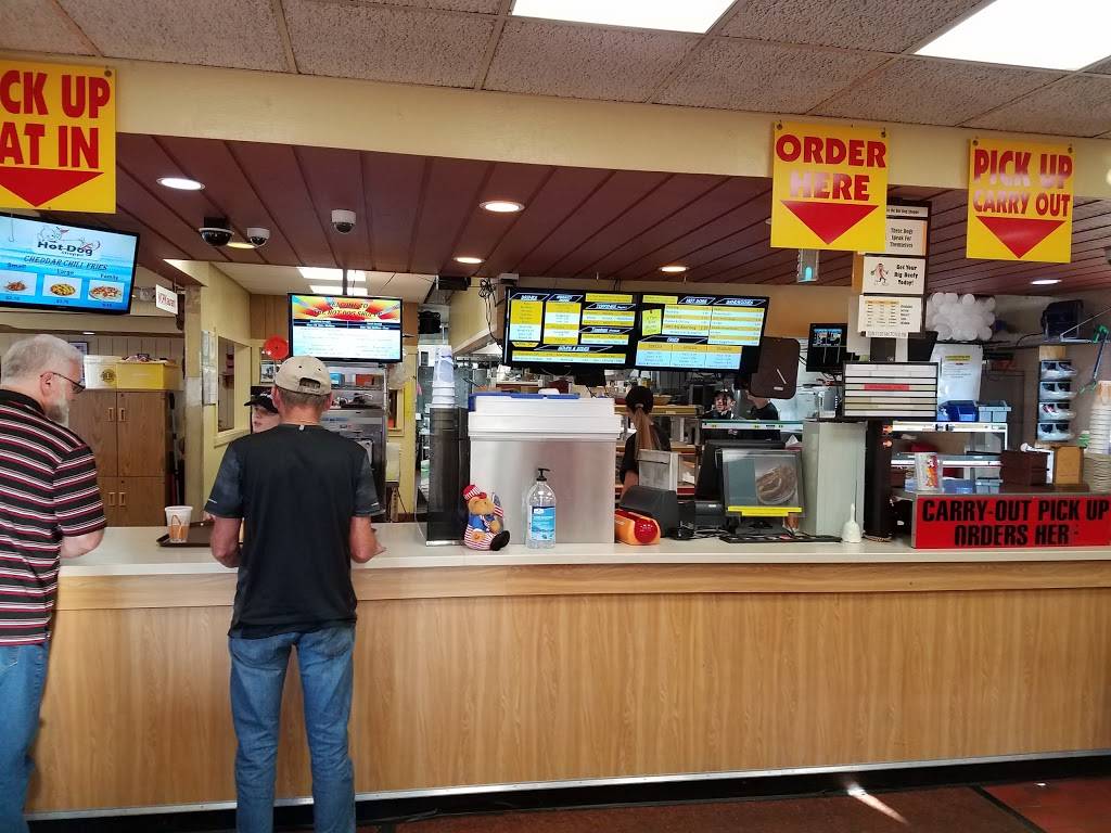 Hot Dog Shoppe | restaurant | 320 Market St, East Liverpool, OH 43920, USA | 3303866688 OR +1 330-386-6688