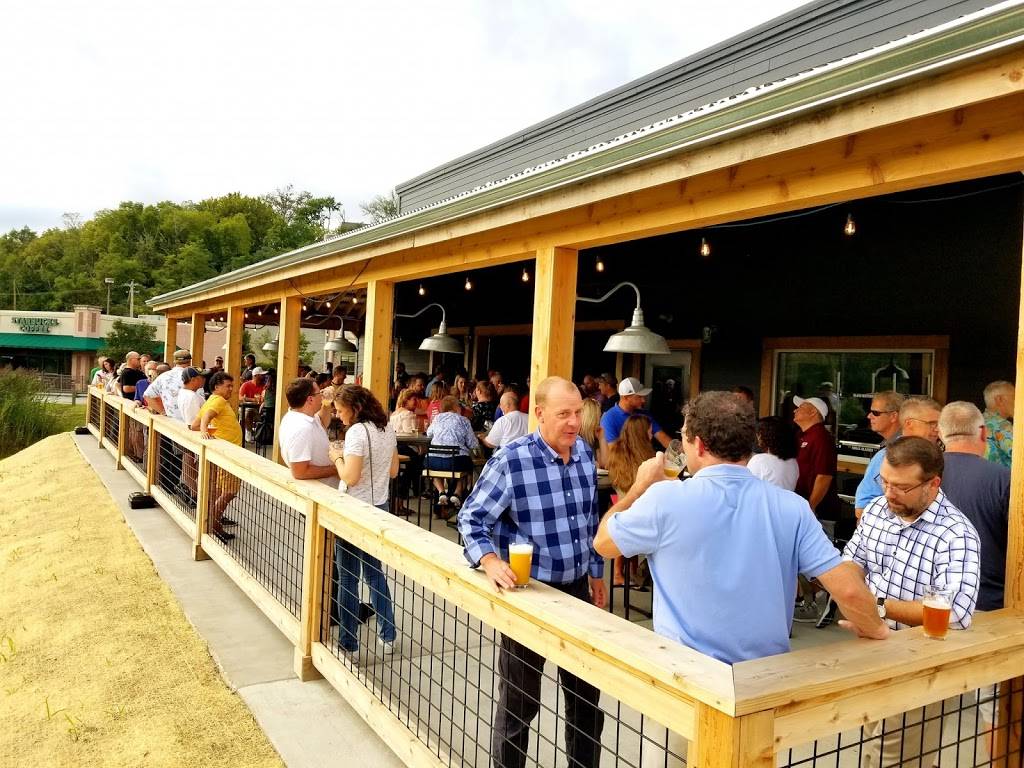 Big Ash Brewing | restaurant | 5230 Beechmont Ave, Cincinnati, OH 45230, USA | 5134016868 OR +1 513-401-6868