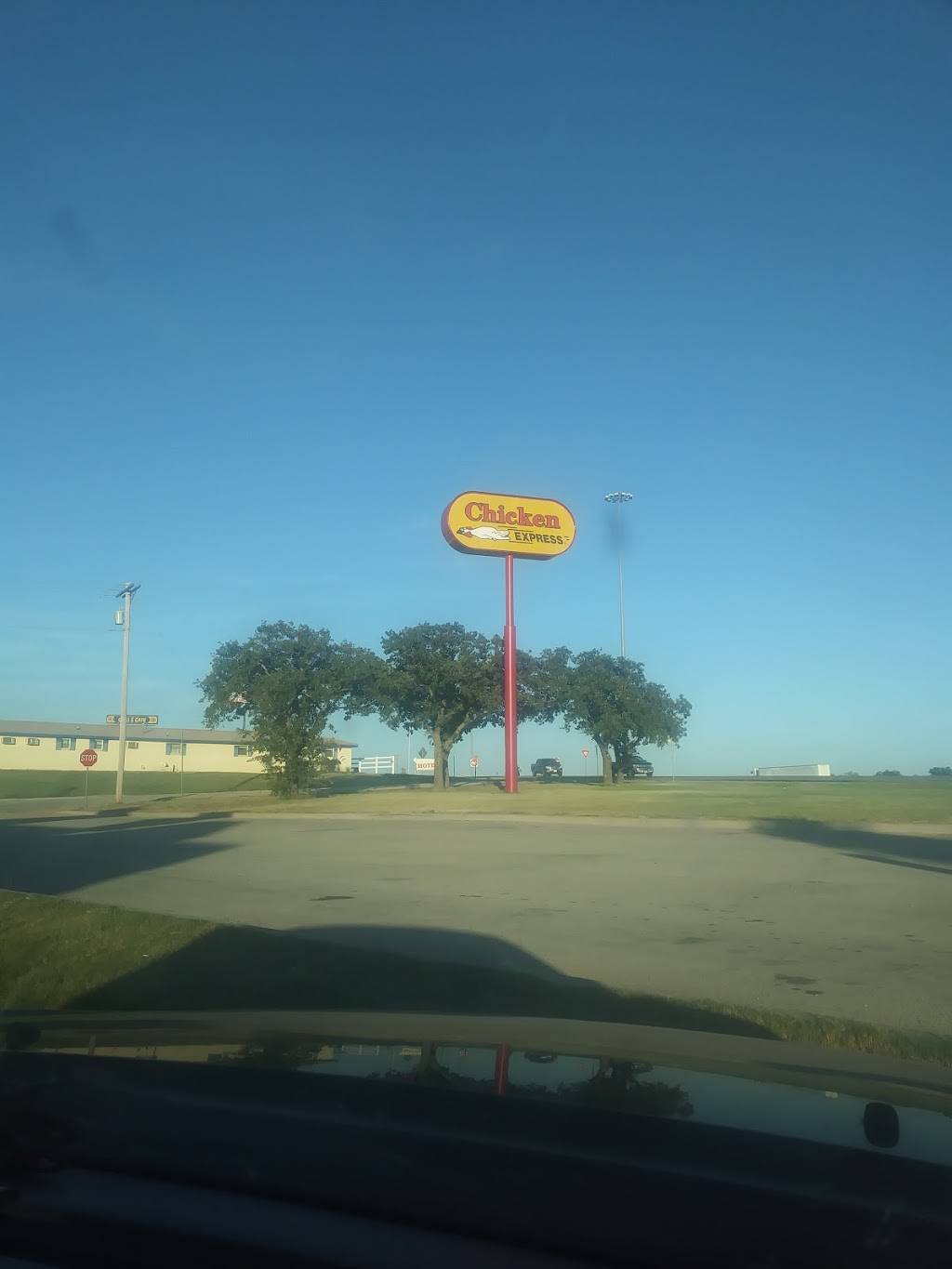 Chicken Express | restaurant | 2211 Railroad Ave, Cisco, TX 76437, USA | 2544423333 OR +1 254-442-3333
