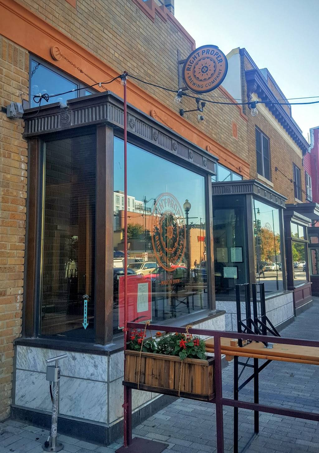 Right Proper Brewing Company | restaurant | 624 T St NW, Washington, DC 20001, USA | 2026072337 OR +1 202-607-2337
