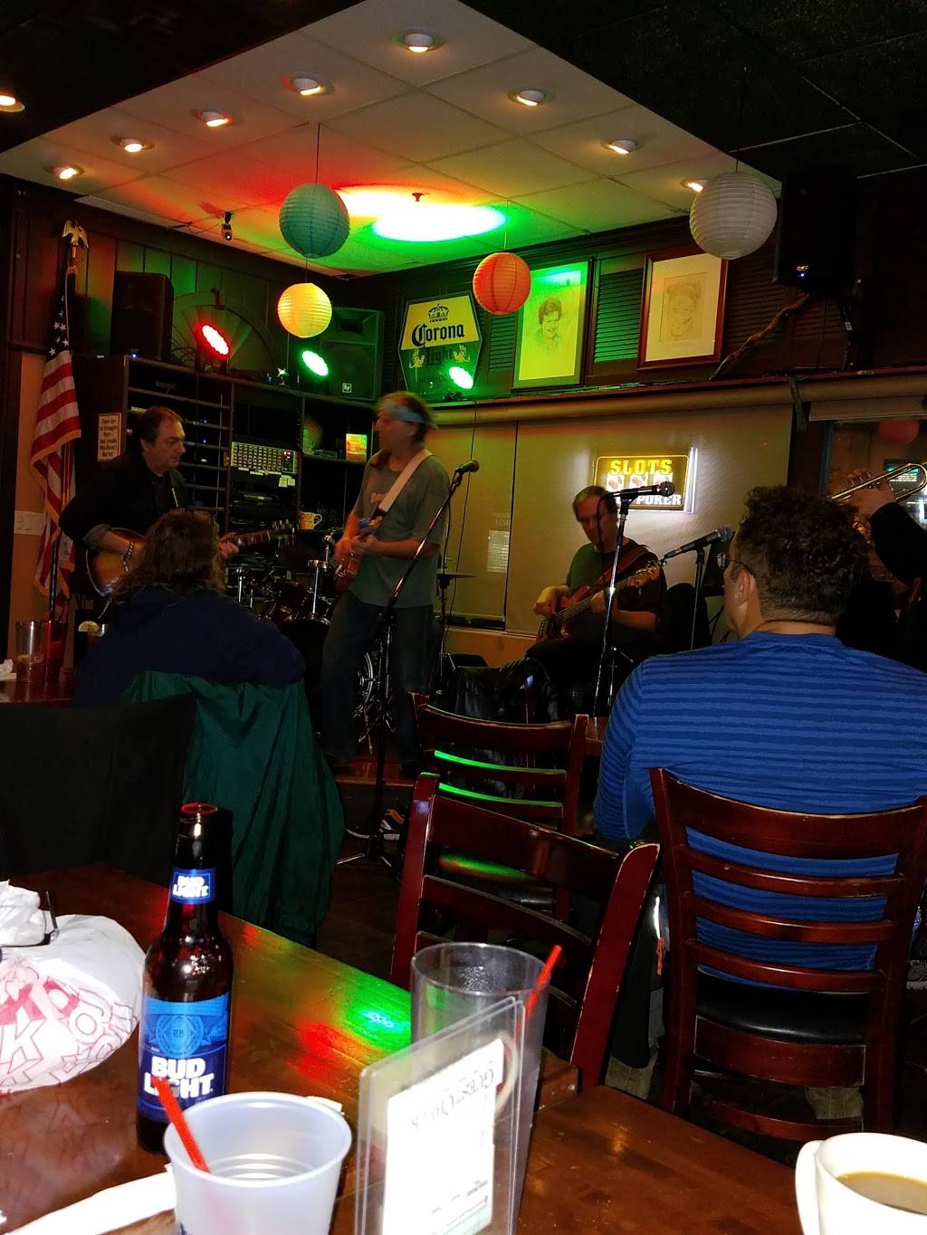 Shanahans Food & Spirits | night club | 1999 75th St, Woodridge, IL 60517, USA | 6309855945 OR +1 630-985-5945