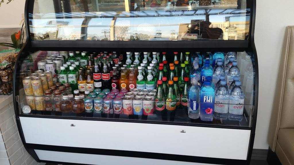 Cali Banh Mi | cafe | 2830 Garnet Ave #A, San Diego, CA 92109, USA | 8583526642 OR +1 858-352-6642