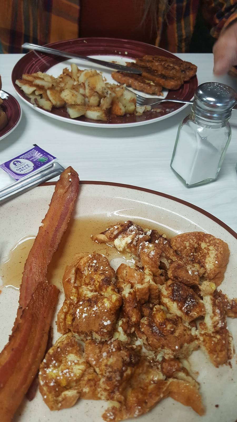 Train Stop Restaurant | restaurant | 606 South Ave, Secane, PA 19018, USA | 6103280784 OR +1 610-328-0784