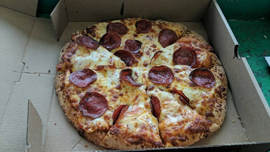 Reginos Pizza Aurora | restaurant | 14810 Yonge St, Aurora, ON L4G 1N3, Canada | 9058417002 OR +1 905-841-7002