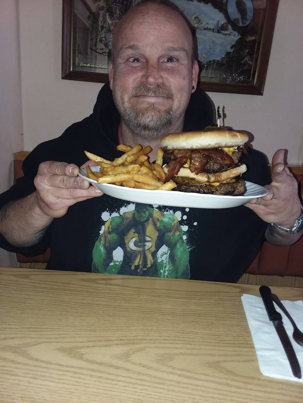 Mercer Ts Bar & Grill | restaurant | 962 Main St, Clyman, WI 53016, USA | 9206963400 OR +1 920-696-3400