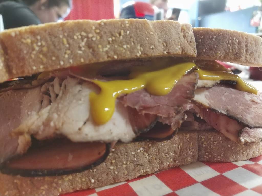 Philly Cheese Jakes | restaurant | 988 Confederation St, Sarnia, ON N7S 1A1, Canada | 5194915797 OR +1 519-491-5797