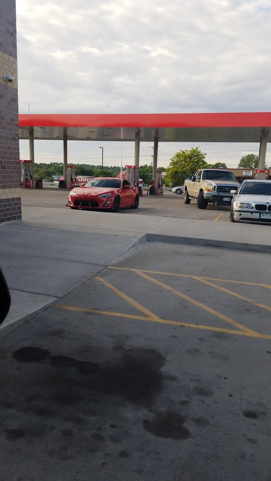 Kum & Go | meal takeaway | 2588 Airport Rd, Colorado Springs, CO 80910, USA | 7194344749 OR +1 719-434-4749