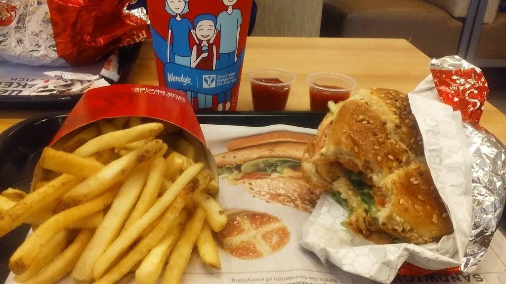 Wendys | restaurant | 6210 E Ben White Blvd, Austin, TX 78741, USA | 5125963298 OR +1 512-596-3298