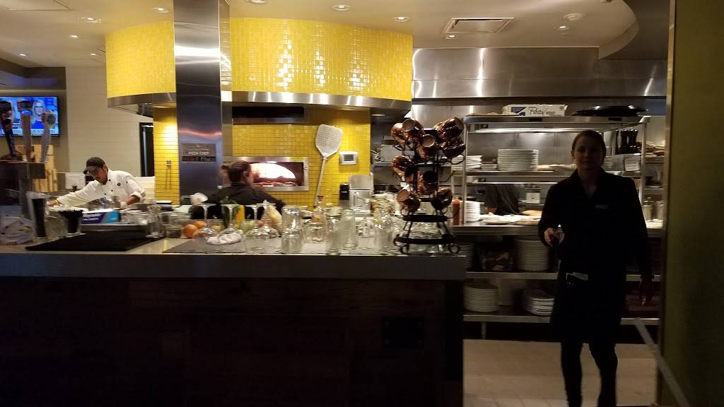 California Pizza Kitchen at Wellington Green | restaurant | 10300 Forest Hill Blvd suite 197, Wellington, FL 33414, USA | 5617931601 OR +1 561-793-1601