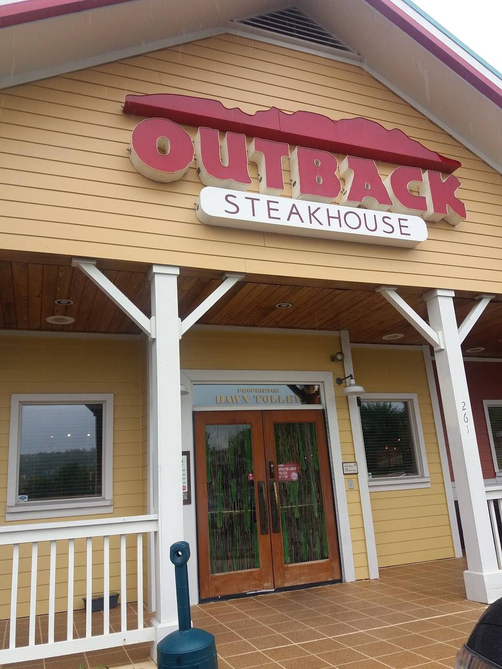 Outback Steakhouse | restaurant | 261 University Blvd, Harrisonburg, VA 22801, USA | 5404380190 OR +1 540-438-0190