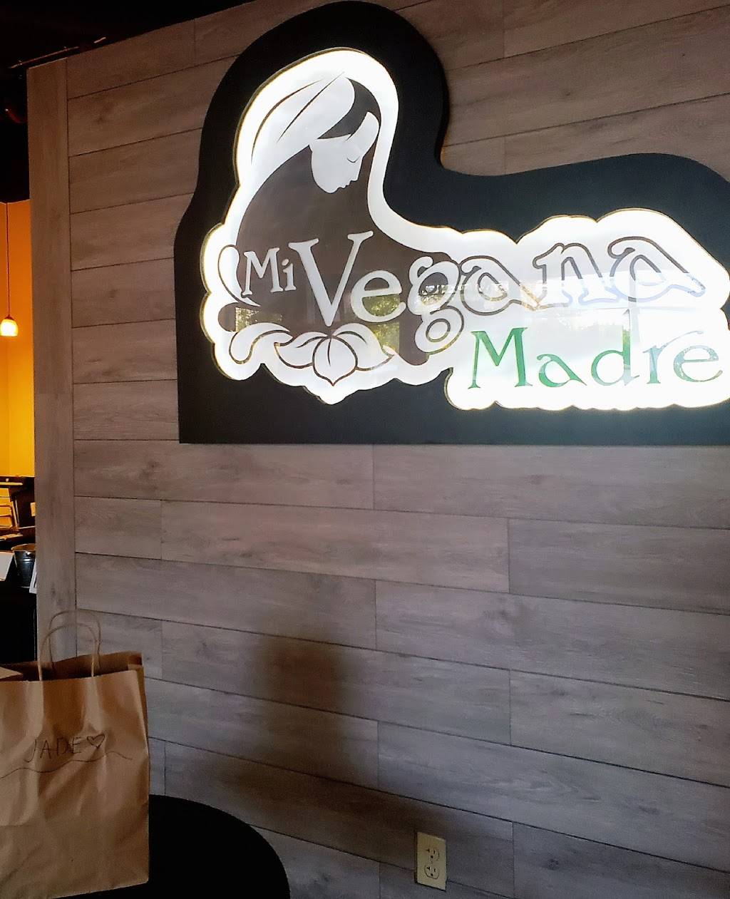 Mi Vegana Madre | restaurant | 5835 W Palmaire Ave suite e, Glendale, AZ 85301, USA | 6239340358 OR +1 623-934-0358
